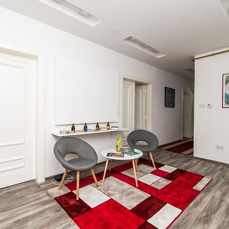 Modern Apartment In The Heart Of The City Center! Sarajevo Exterior photo